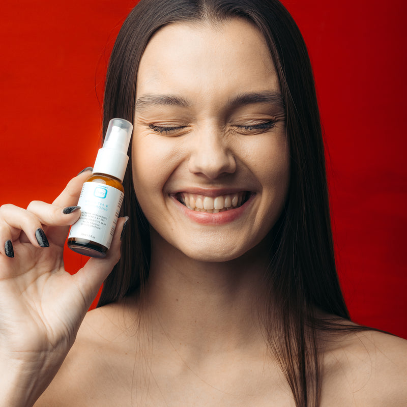 OMIC+ Tè verde e siero ialuronico - 30ml / 1 Fl Oz