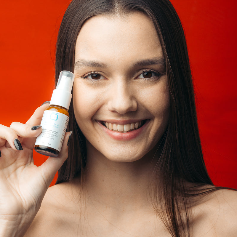 OMIC+ Tè verde e siero ialuronico - 30ml / 1 Fl Oz